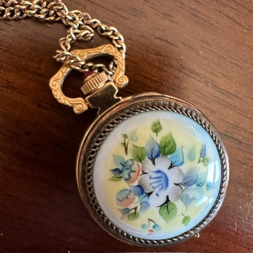 Vintage Chaika USSR Pendant Watch Necklace Floral Enamel 28" Working 80s